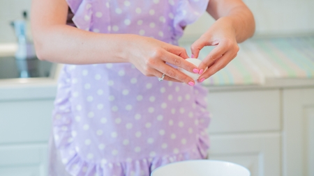 妊婦は卵を触ったら、必ず手を洗う