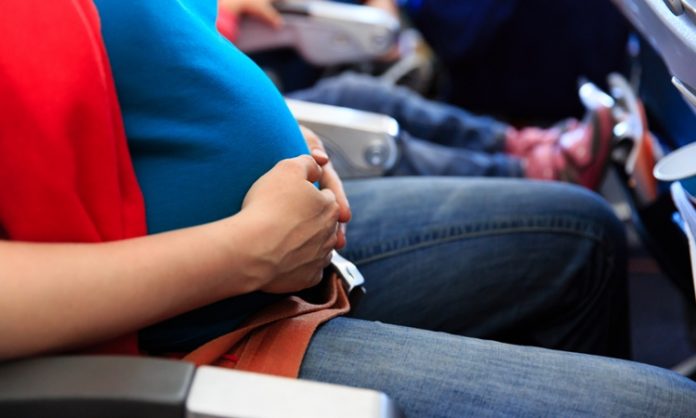 妊婦が飛行機に乗るときに知っておきたいこと　（妊娠初期、中期、後期）