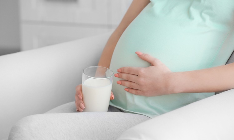 妊娠中に牛乳を飲んだ！飲まない！体験談