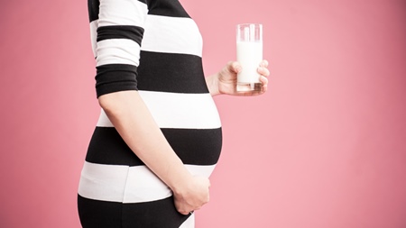 妊婦が牛乳を飲む際に注意したいこと