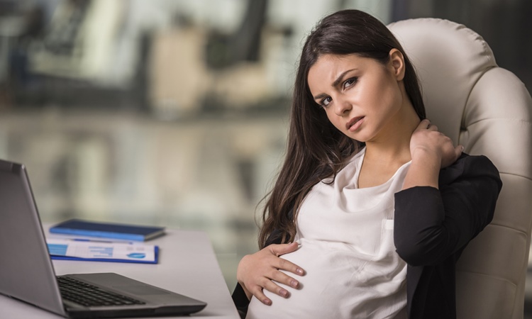 妊婦の肩こりについて知っておきたいこと 妊娠初期 中期 後期 臨月 原因 対処方法 症状