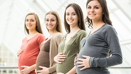 胎動を感じ始める時期が異なる理由とは？
