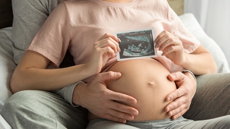 妊娠中に正中線が濃くなる原因とは？