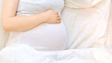 妊婦の寝方　初期・中期・後期（臨月）いつまで仰向け？