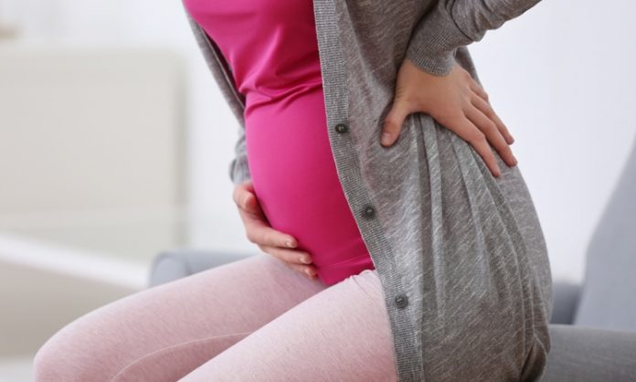 妊娠中期の腹痛について知っておきたいこと 症状 原因 注意点は 対処方法 など