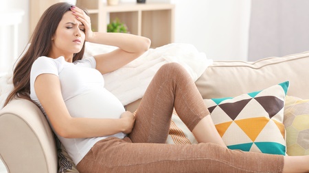 妊娠後期～臨月に息苦しさを感じた際の対処法とは？