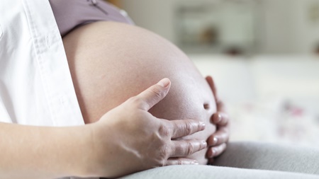 妊娠後期や臨月に腹筋運動を行う場合の注意点