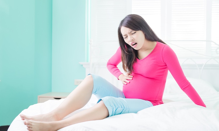 妊娠後期 臨月の腹痛、お腹の張りの体験談