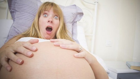 赤ちゃんの胎動によるお腹のはり